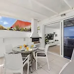 Stunning 2 Bedroom Duplex Close To Main With Seaviews Apartament Puerto del Carmen (Lanzarote)