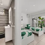 Apartament Stunning 2 Bedroom Duplex Close To Main With Seaviews *