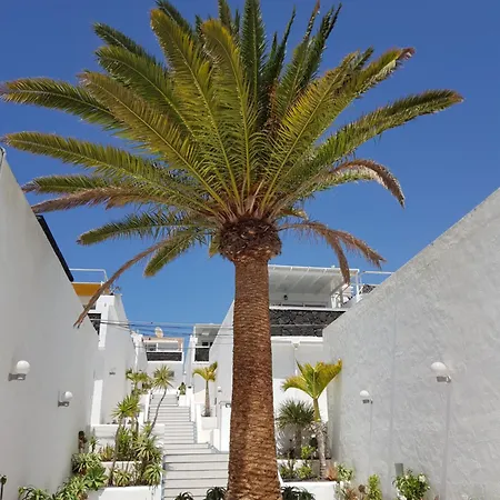 Stunning 2 Bedroom Duplex Close To Main With Seaviews Lägenhet