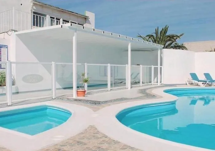 Stunning 2 Bedroom Duplex Close To Main With Seaviews Apartament Puerto del Carmen (Lanzarote)