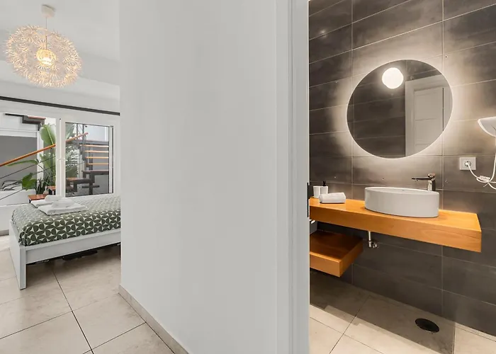 アパート Stunning 2 Bedroom Duplex Close To Main With Seaviews