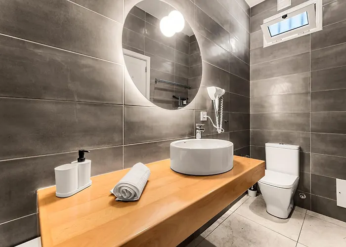 Stunning 2 Bedroom Duplex Close To Main With Seaviews * Puerto del Carmen (Lanzarote)