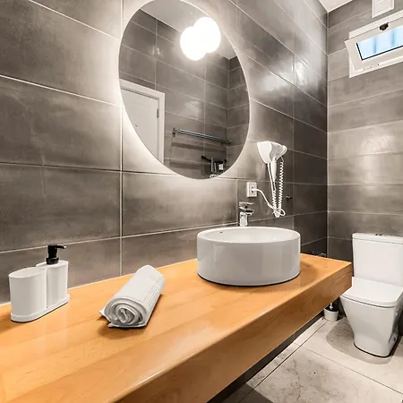 Stunning 2 Bedroom Duplex Close To Main With Seaviews * Puerto del Carmen (Lanzarote)