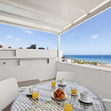 Stunning 2 Bedroom Duplex Close To Main With Seaviews Apartment *