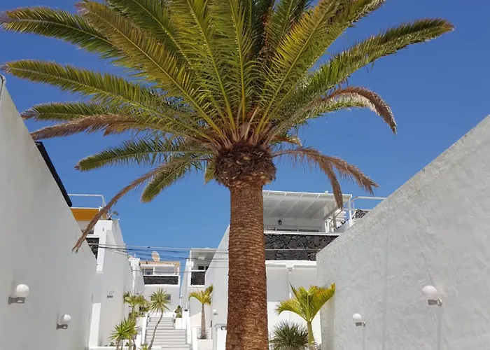 Stunning 2 Bedroom Duplex Close To Main With Seaviews Apartmán