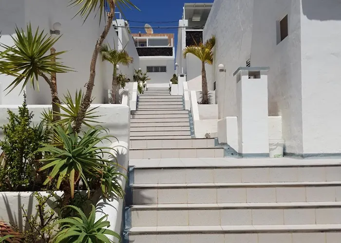 Appartamento Stunning 2 Bedroom Duplex Close To Main With Seaviews *