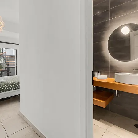 شقة Stunning 2 Bedroom Duplex Close To Main With Seaviews